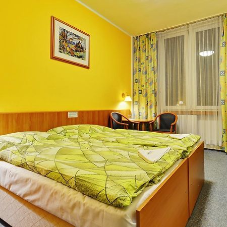 Hotel Slunce Havlíčkŭv Brod Exteriör bild