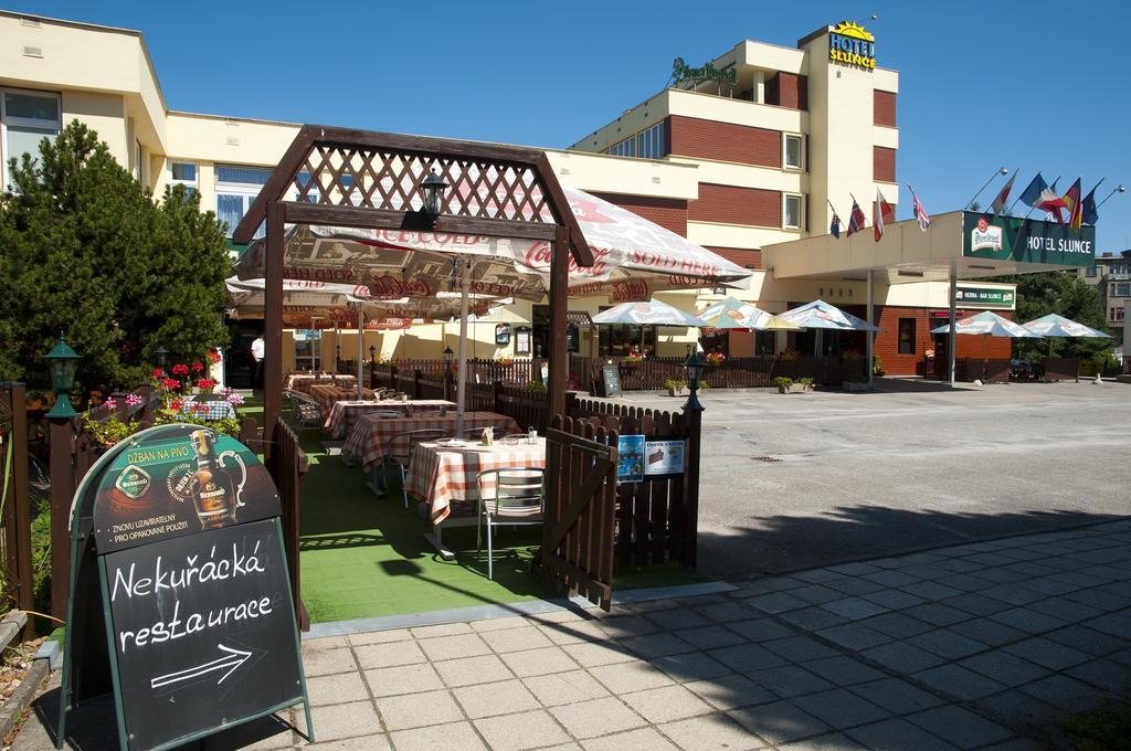 Hotel Slunce Havlíčkŭv Brod Exteriör bild