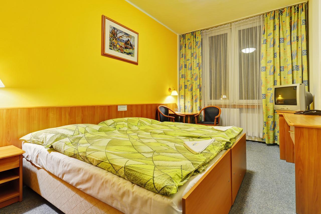Hotel Slunce Havlíčkŭv Brod Exteriör bild