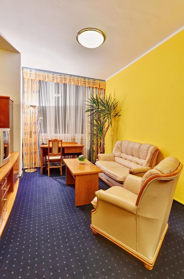 Hotel Slunce Havlíčkŭv Brod Exteriör bild