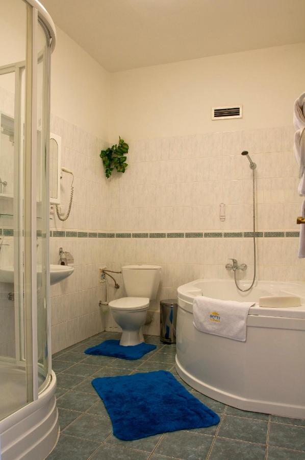 Hotel Slunce Havlíčkŭv Brod Exteriör bild